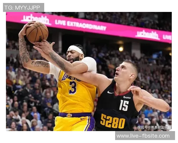 浓眉谈球队精神：信任与竞争并重展现团队凝聚力与斗志